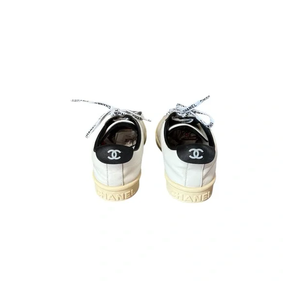 Chanel Leather Sneakers Size: EU 37
Color: White with cream sole
Made in Italy - Picture 4 of 7
